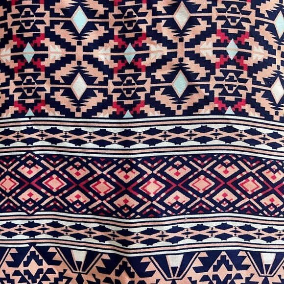 FOREVER 21 GEOMETRIC PRINT SLEEVELESS V-NECK TUNIC TOP SIZE MEDIUM - Picture 2 of 6